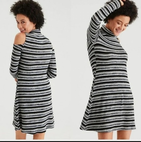 AEO Soft & Sexy Plush Cold Shoulder Striped Dress Size Medium - Picture 5 of 9